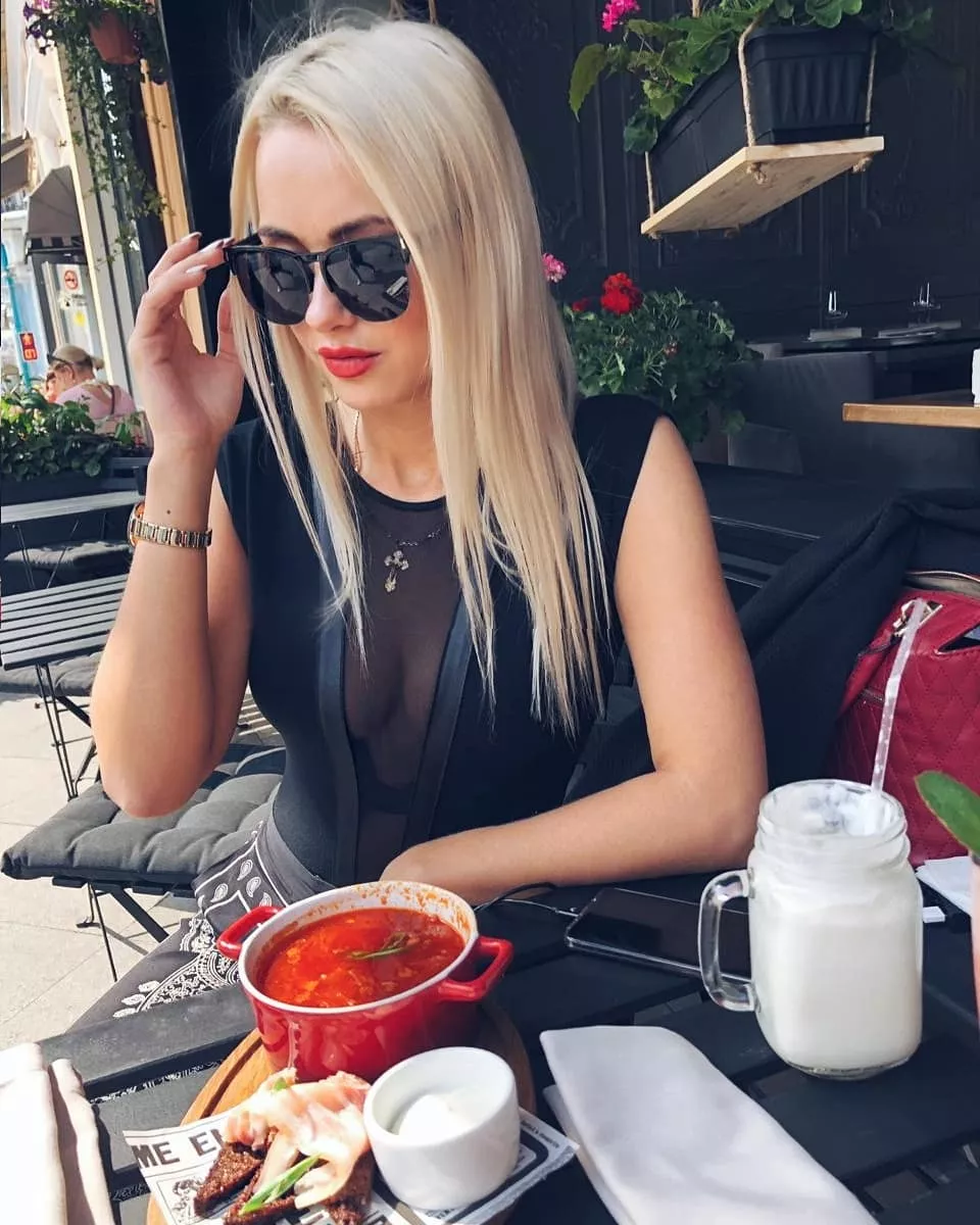 Lunch Date posted by BOOOOOOOBIES