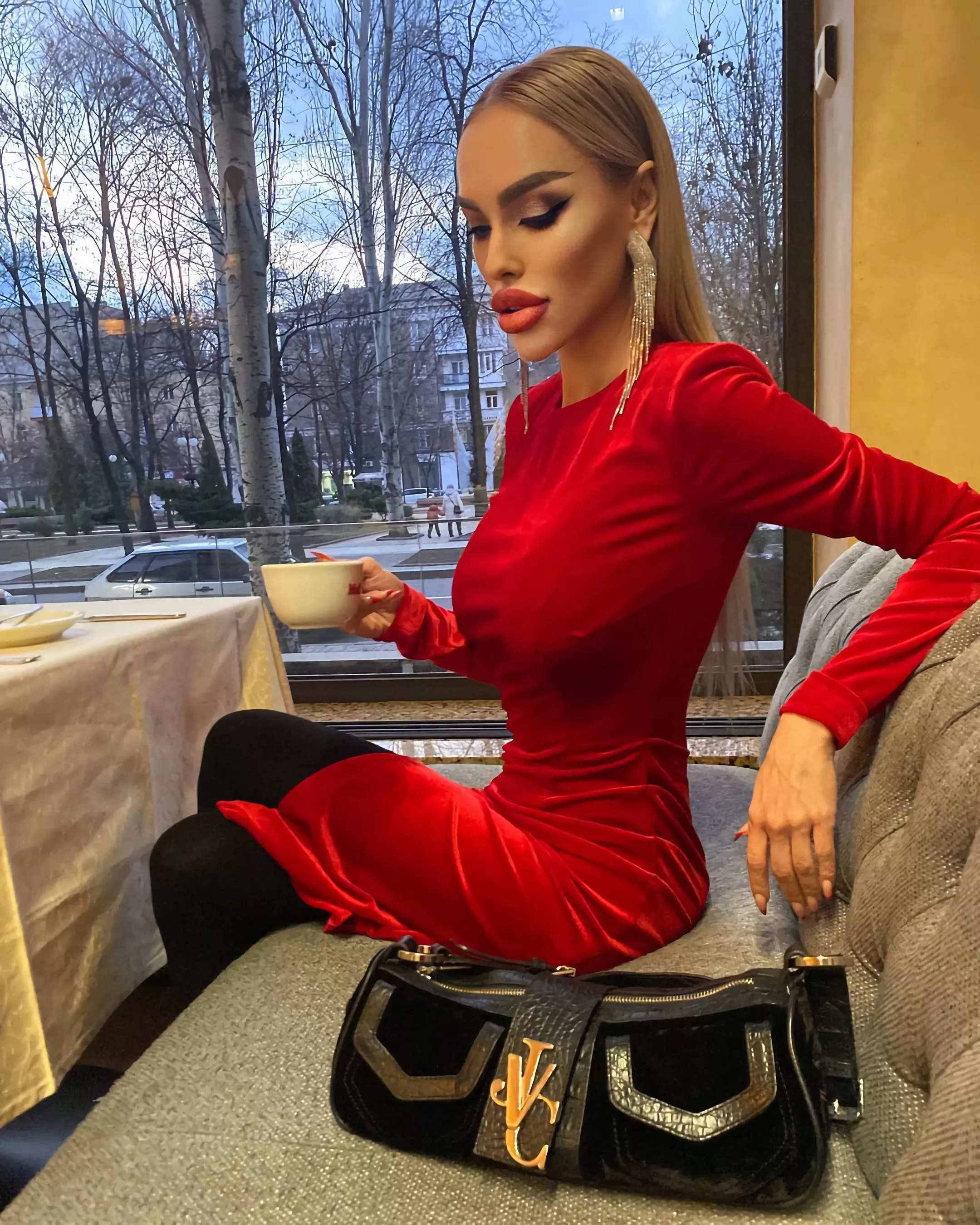 Luscious lips by Alina posted by Marathon1981