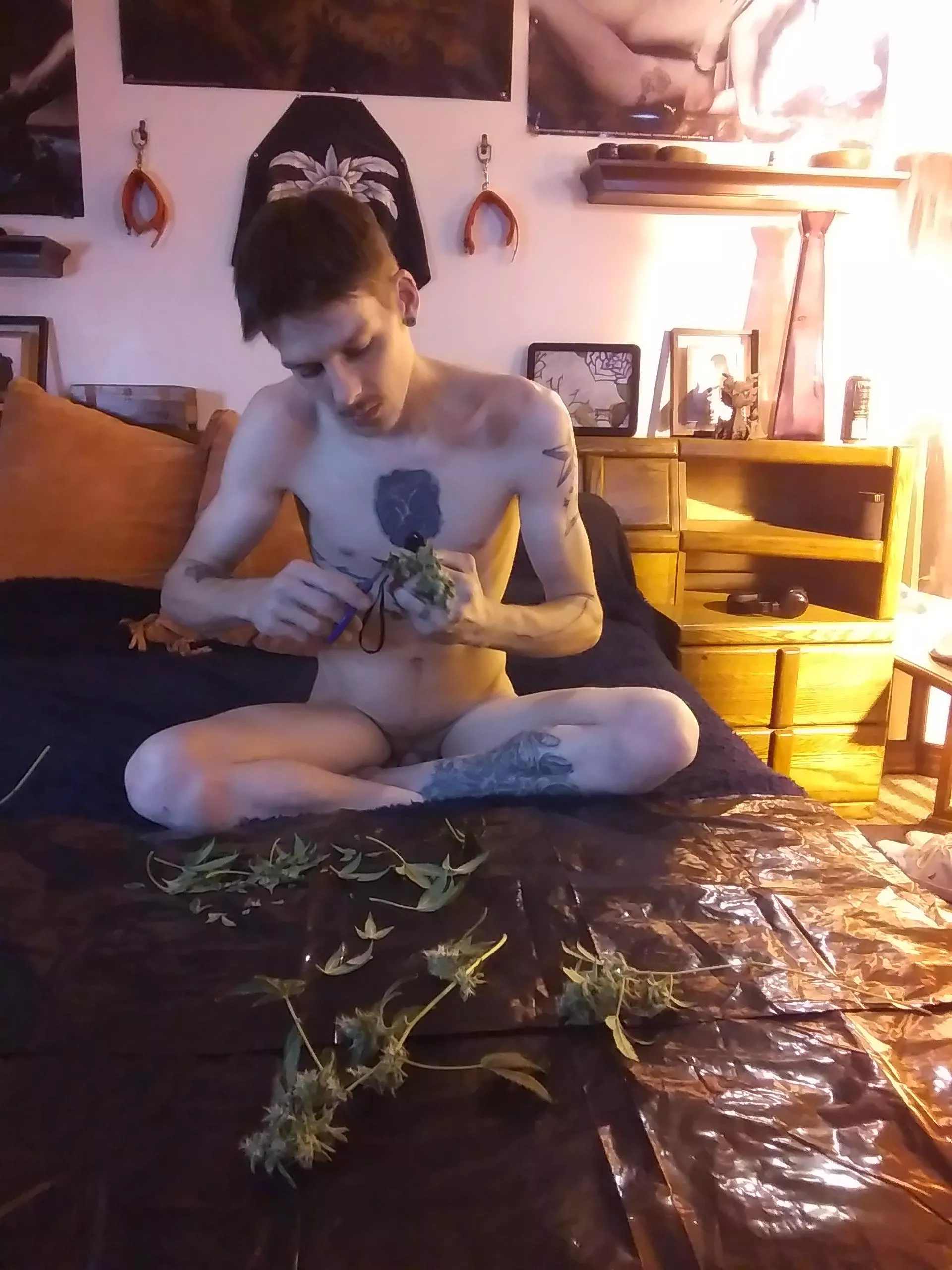 [M] [23] trimming up some mary jane 🔥😈😘👌 posted by Unique_Soft_1916