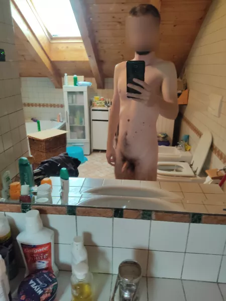 M 28, 73 kg, 190cm. Do I look fit or too skinny? Should I shave? by posterw4