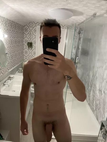 [m] after shower selfie 🤳 by hornyrunnerst3