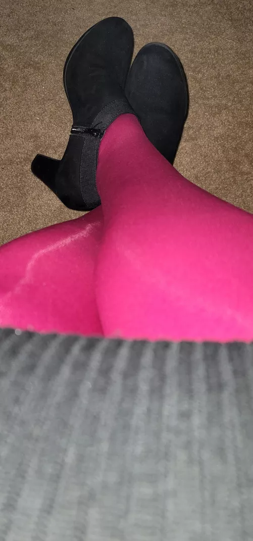 (M) Anne Klein ankle booties