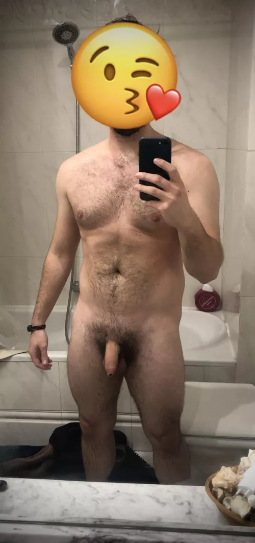 (M) First time here, any thoughts? 🙈 by DoughnutBig5794
