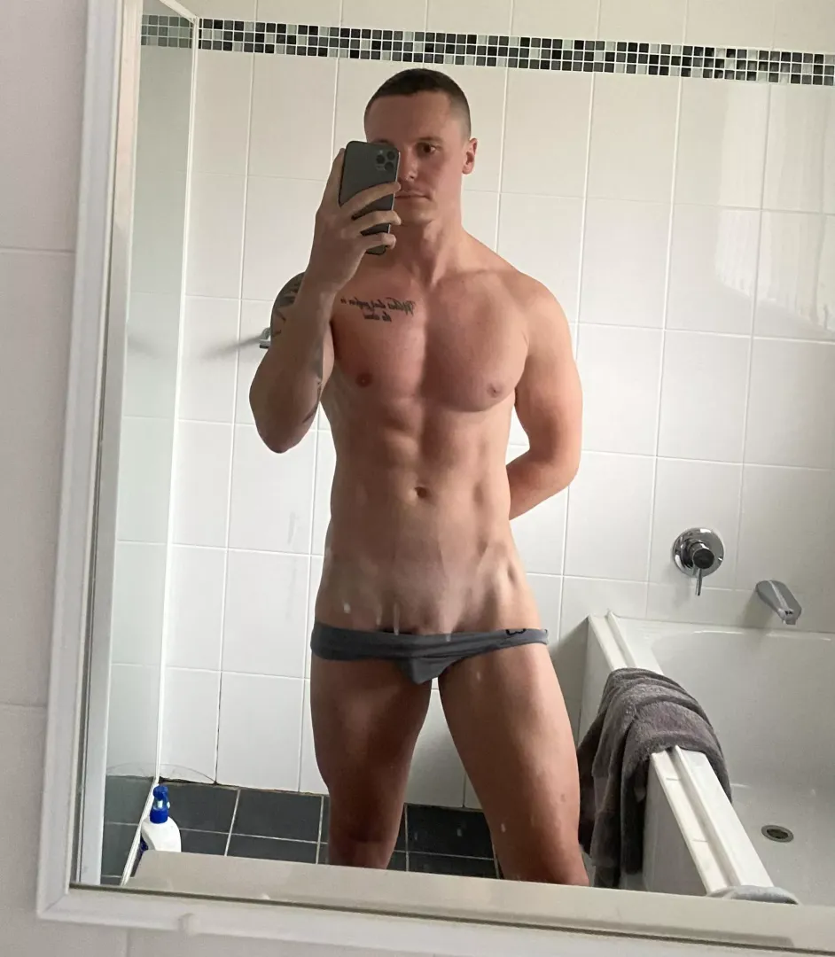 [M] Hola 👋🏻 posted by ahumanexperiencee