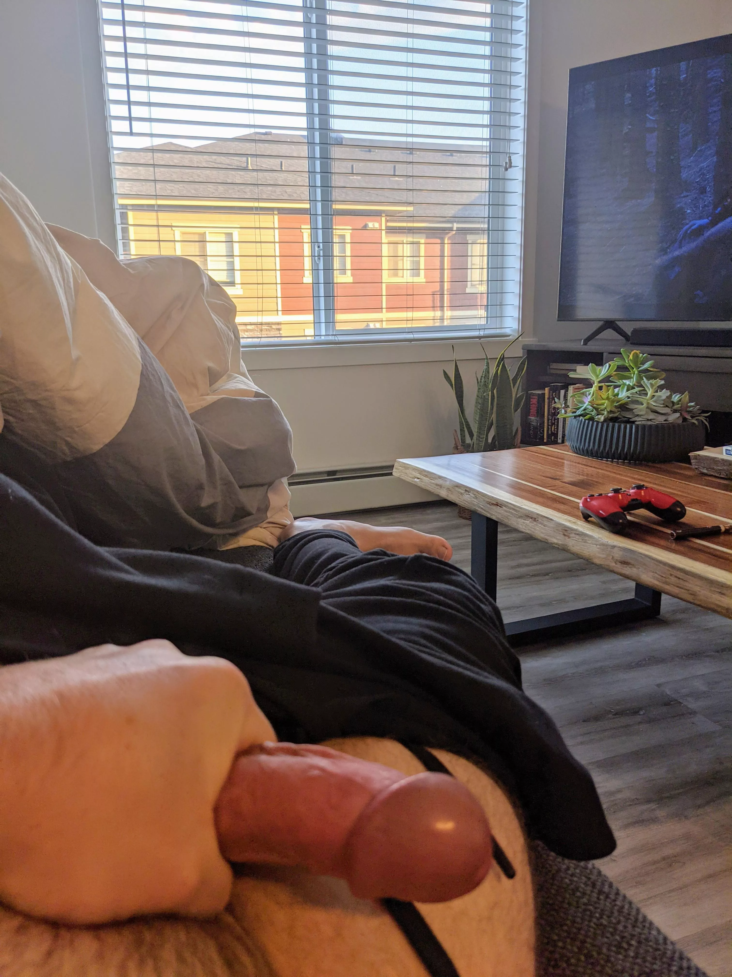 [M] Lazy Thursday ✌️ posted by Edm780