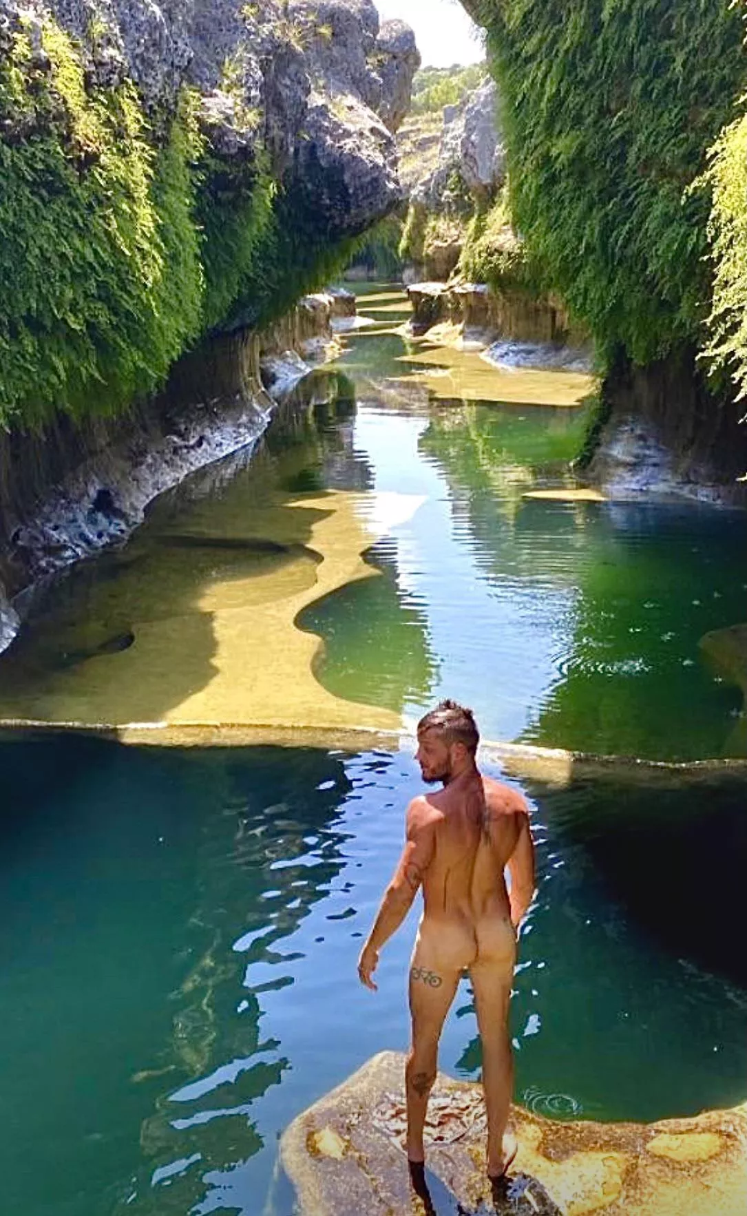 [M]. Little piece of heaven posted by Hurtreynold