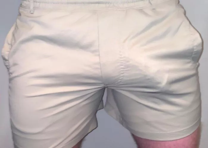 M20, anyone else have trouble wearing khaki shorts? by dawgie_style