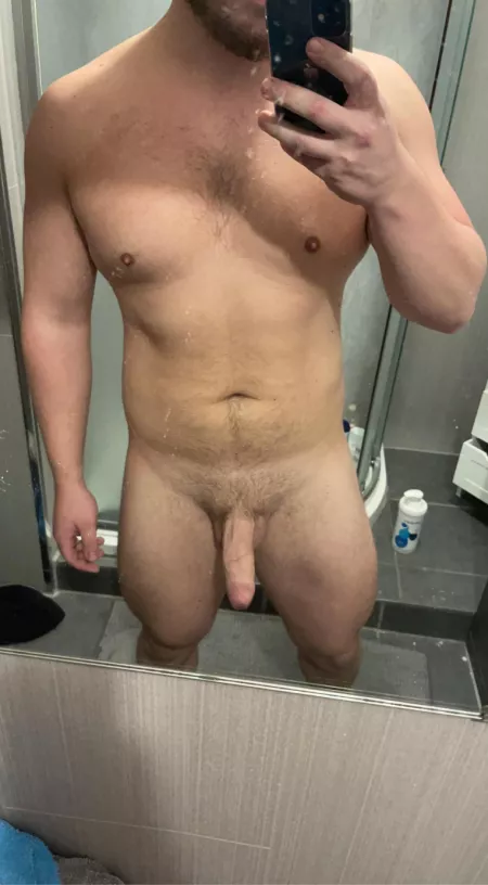 M25, 177cm and 95KG. Trying to get back in shape at the gym but food is life 😂 by gretavanket