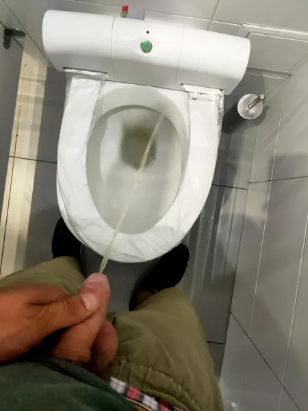 M26 Nice piss at the airport wish your (F) mouth was down there by maggar420