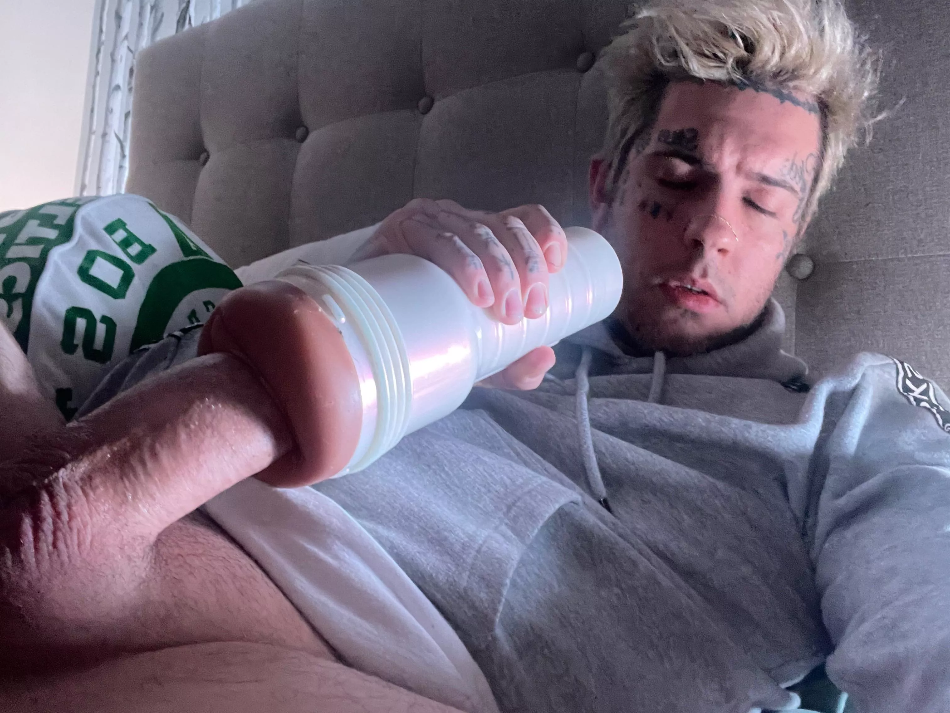 (M)32 can’t sleep and needs validation after a long exhausting day posted by CheapShop5238