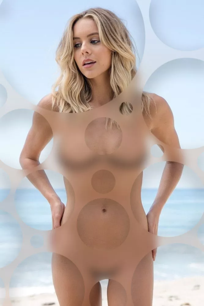 Mackenzie Porter posted by altbubblr