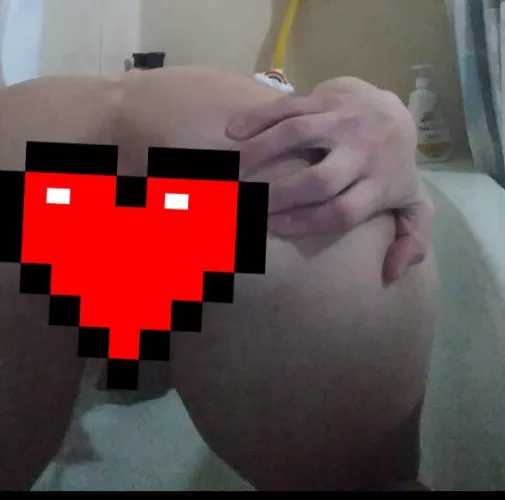Made a pee vid of me spreading my pussy for you. by Daniella_222