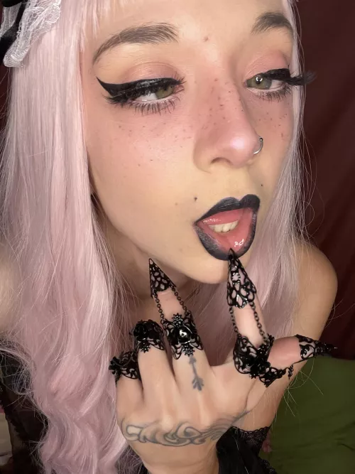 Maid content 😈 by Pixi3_P3ach3s