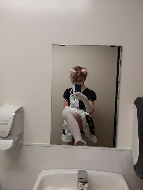 Maid outfit cuz like, why not (for halloween) by Taykoe_UwU