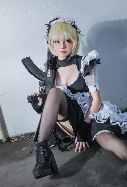 Maid with gun - Yuratobii (me) by Yuratobii