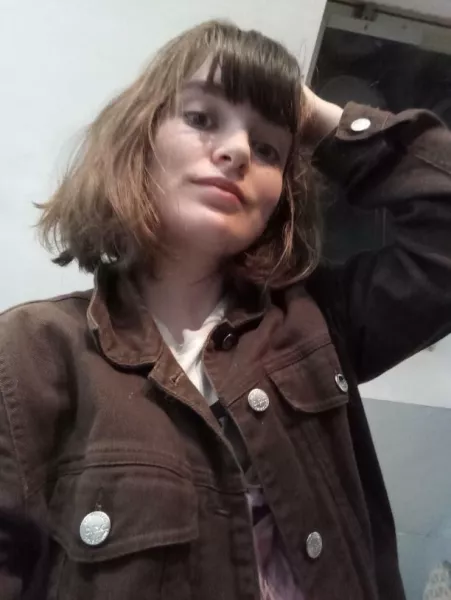 Maintenant tu sors ta bite bien dure de ton froc, tu caresses le grand tout doucement, puis tu fais des vas et viens sur ta bite tout en disant mon prénom, ensuite tu tapis ton foutre sur ma photo et tu me l'envoie en mp (j'ai une préférence pour le by anafoxxxp