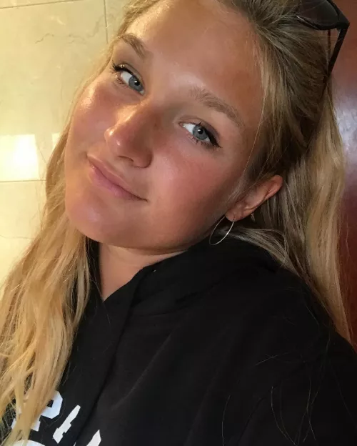 Make a cumtrib Video on her and you get the hot pics i have from her / kik: Voraking24 by Voraking24