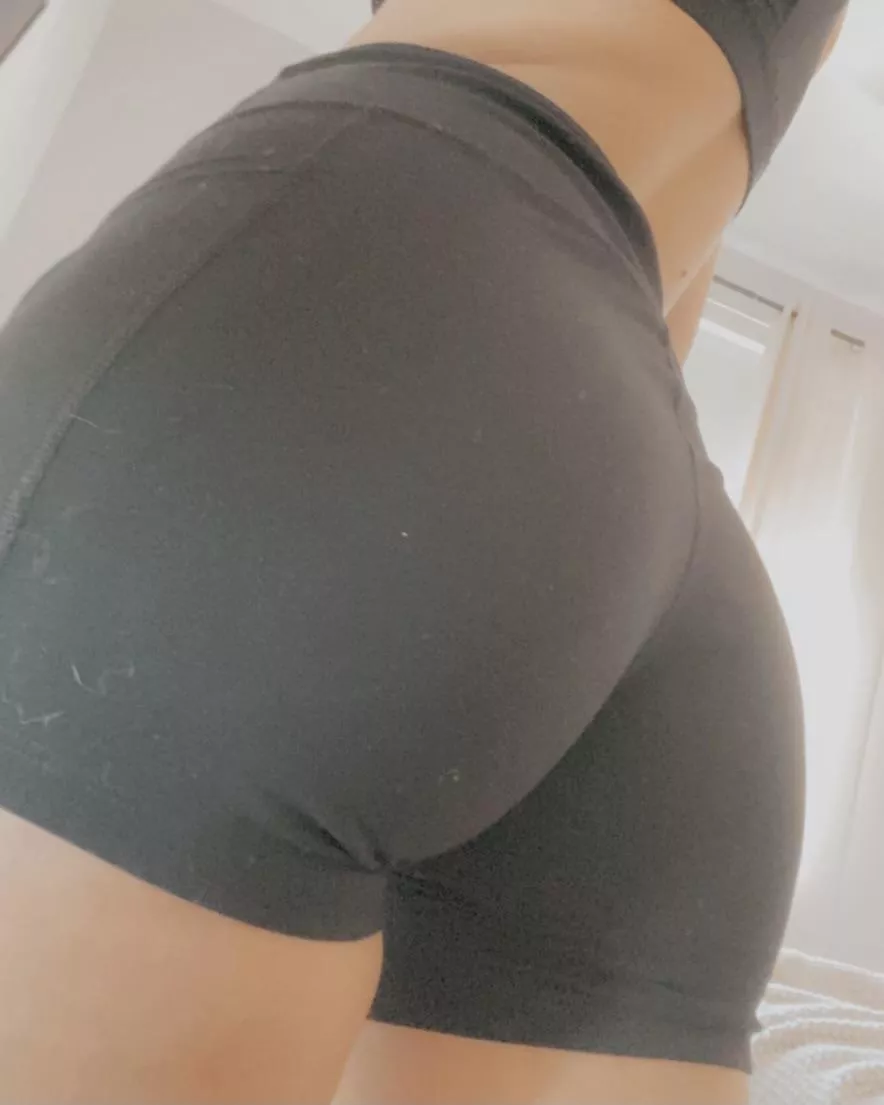 make a lot of heads turn in the gym 😈 posted by livvygirlll