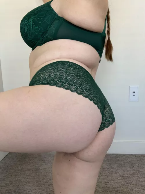 Make me believe you’re worthy of being smothered with my ass [domme] by clo69b