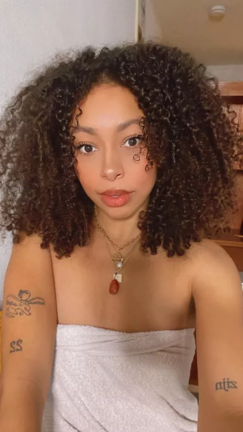 Make me drop my towel by Misscharlierose