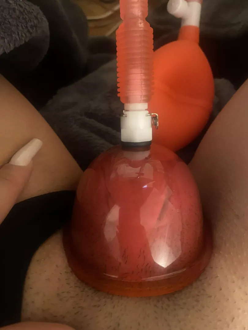 Make my pussy [f] drip while in the pump 🥺 I want to hear everything you’d do to my swollen little cunt posted by xnevermeant21