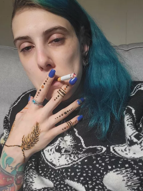 Makeup is too much work, sorry 🙈 anyway I did some henna today and chain smoked a lot. I almost went through a whole pack! Enjoy my deep drag! 🚬 by Kinkylittlehippy