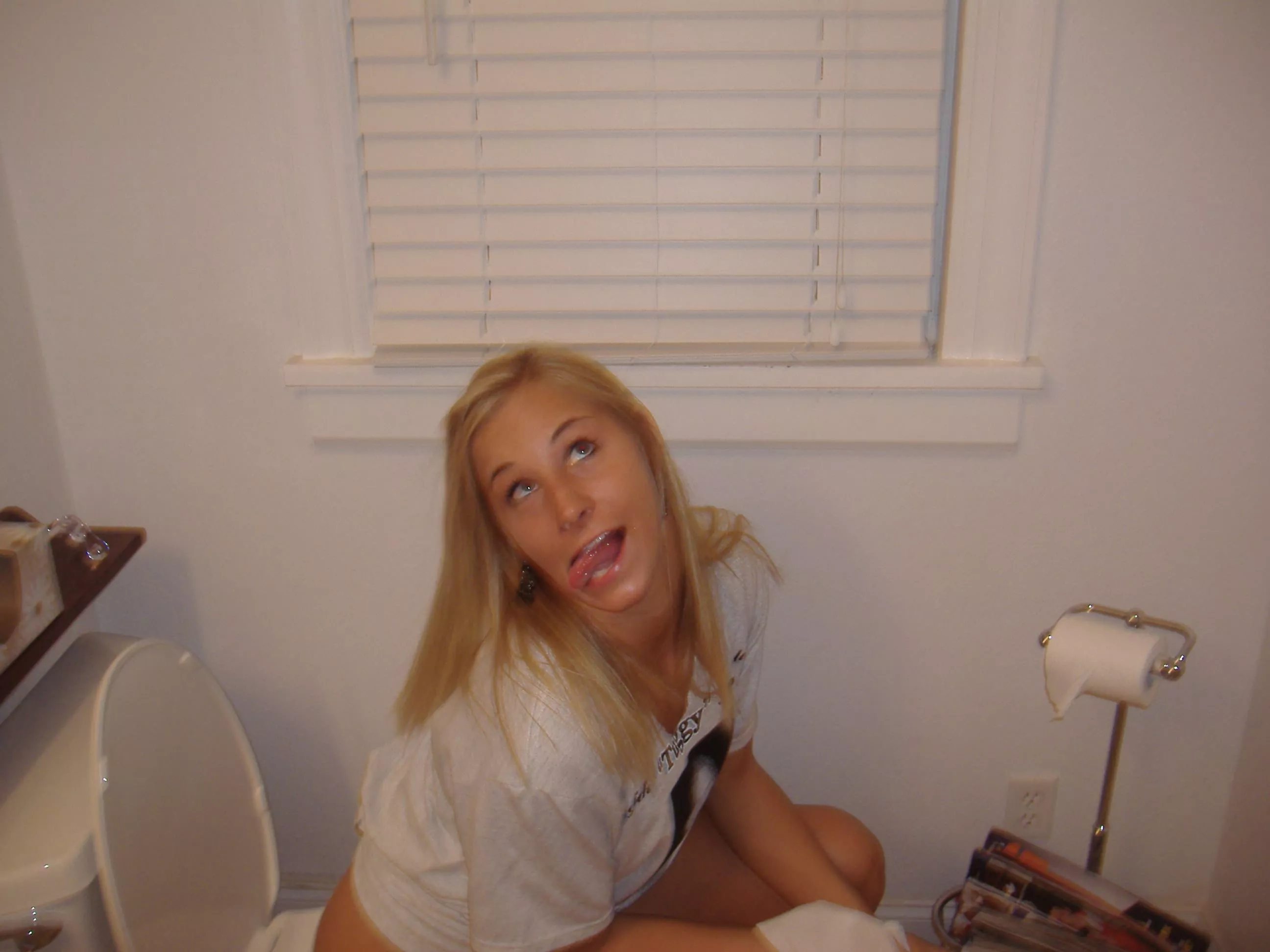 Making a funny face (1 MIC) posted by CatpainTpyos