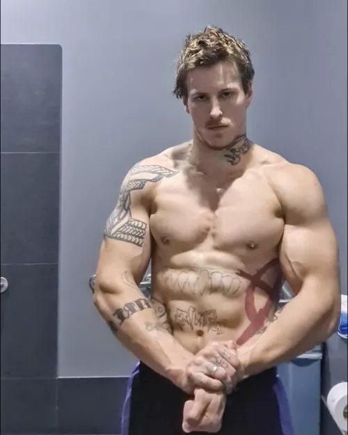 Making gains! 💪 by alecnysten