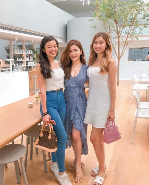 Mall girls by angizni