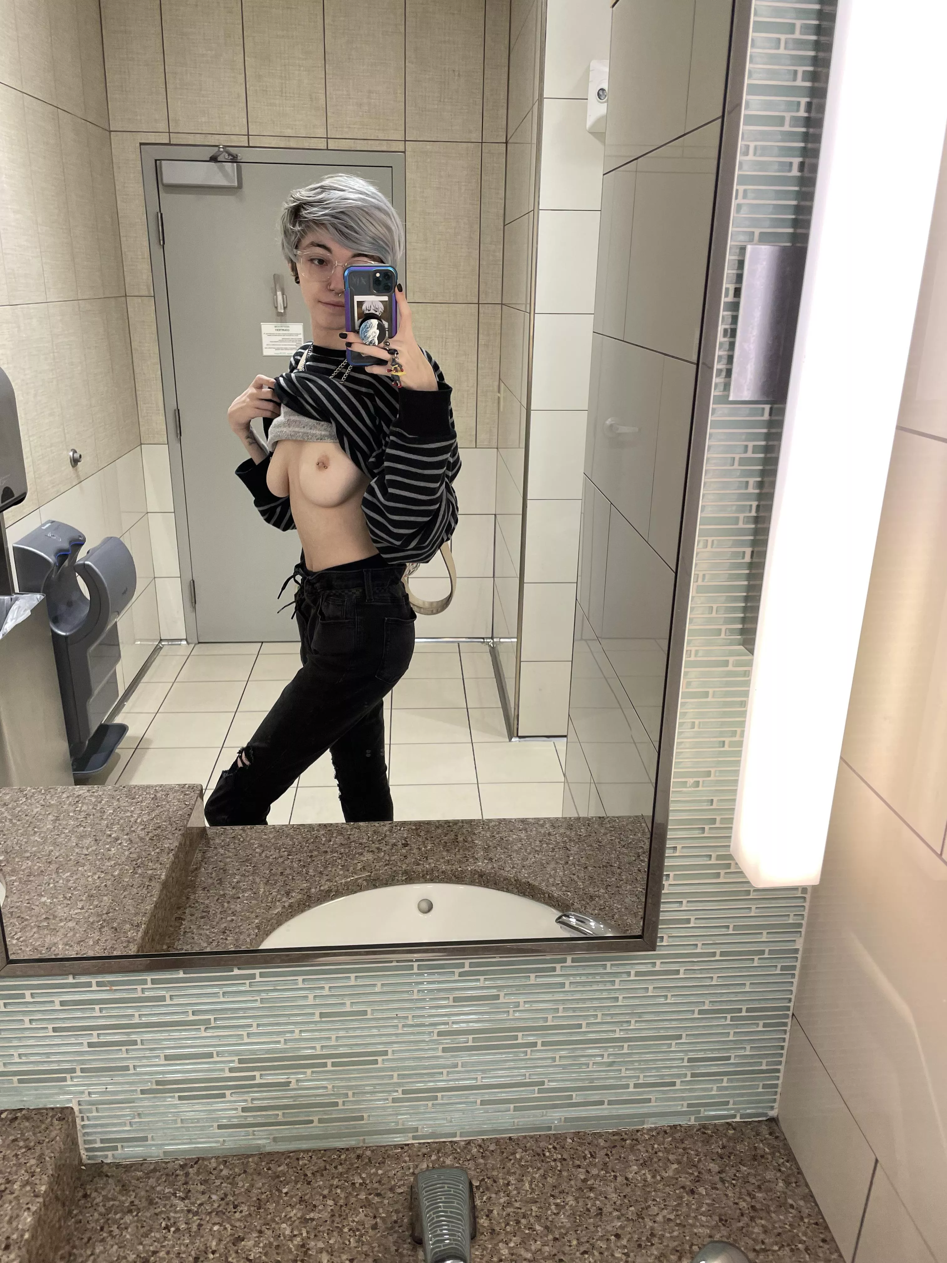 Mall nudes💙 I hope everyone has a good night! posted by ERASEDWeeaboo