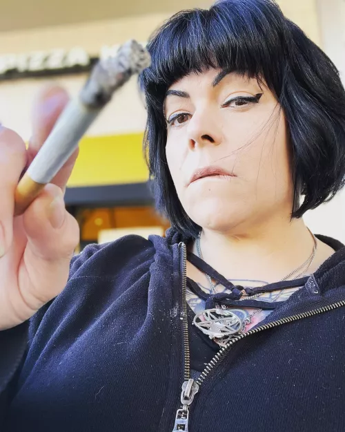 Man eating Monday💋🔥🚬 by Vfevers