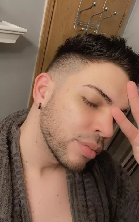 Man, it’s been a mentally exhausting day. But I had a job interview and nailed it 😎 sending good vibes to everyone who needs them ✌🏻 time for some ARAM to decompress. by lerolerobandolero