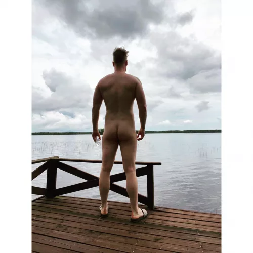 Man, look at that lake! by finnleonardx