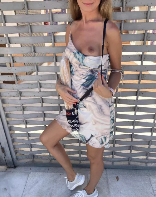 Many honked, probably they did not like the boob! by Karamelo34