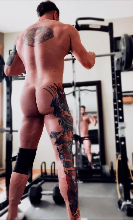 (M)Anyone need a personal trainer?😈 by DangerousAntelope9