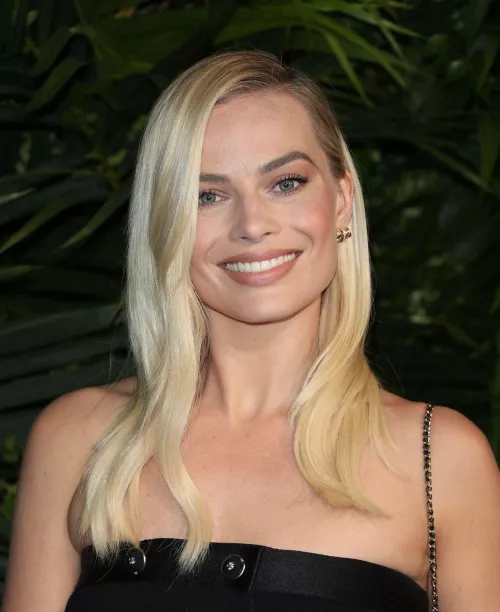 Margot Robbie by sophomore5