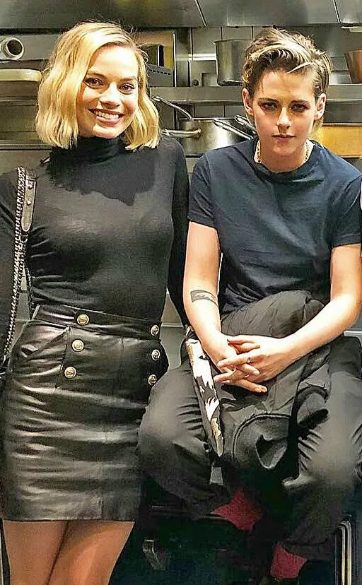 Margot Robbie and Kristen Stewart posted by swordrat720