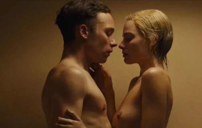 Margot Robbie nude by sillysausages__
