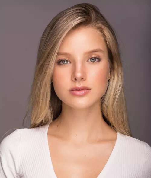 Mariana Becker by Blu3Jell0P0wd3r