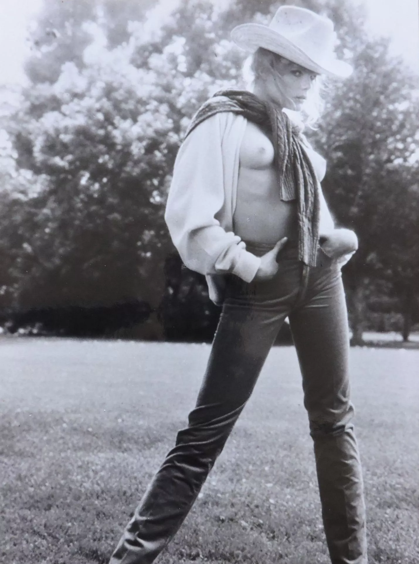 Mariel Hemingway in jeans posted by notchrisdk