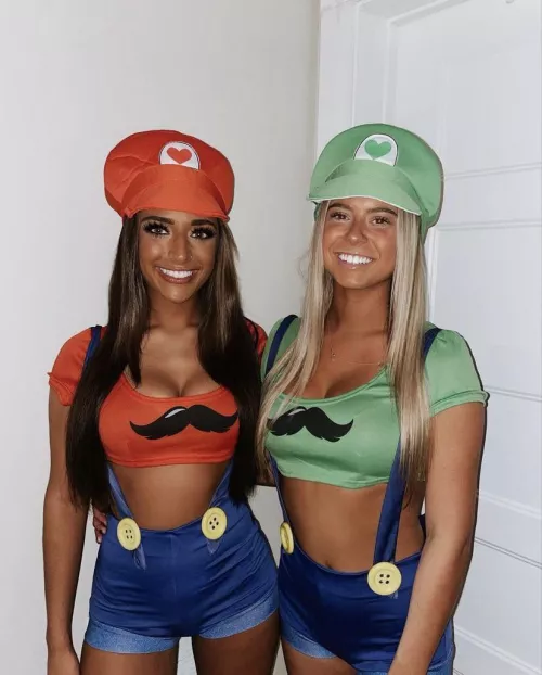 Mario & Luigi ❤️💚 by alphadaawwgg