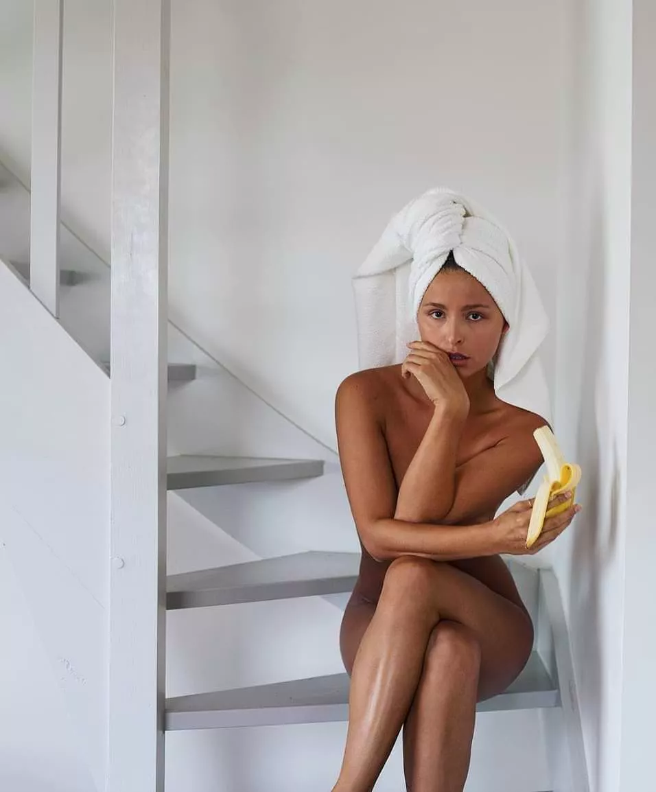 Marisa Papen posted by [deleted]