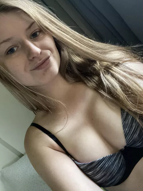 Married but I want to get fucked while hubby watches 😍 by reillys31222