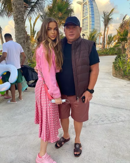 Married him for the looks by BOOOOOOOBIES