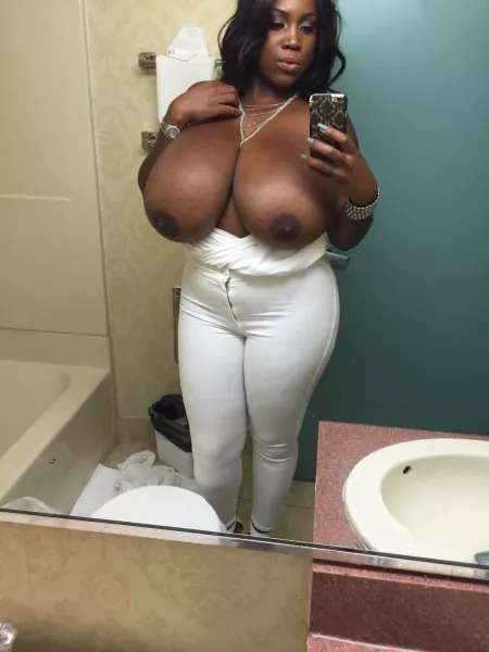 Masi at the bathroom! 👀 by Zottoli_