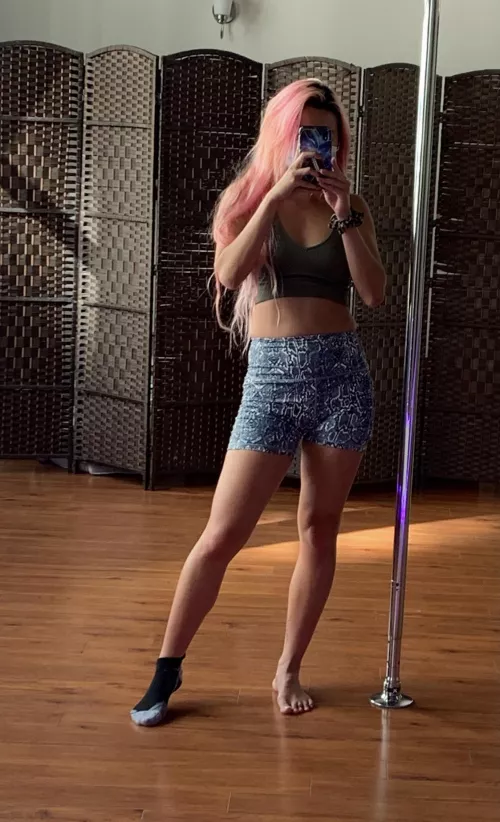 Massage my feet after pole class? by librabutterfly