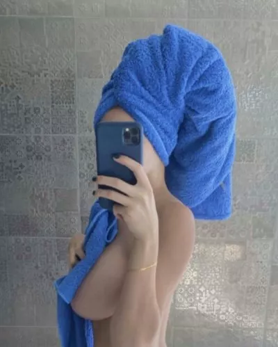 Massive sideboob posted by hoodycentral2