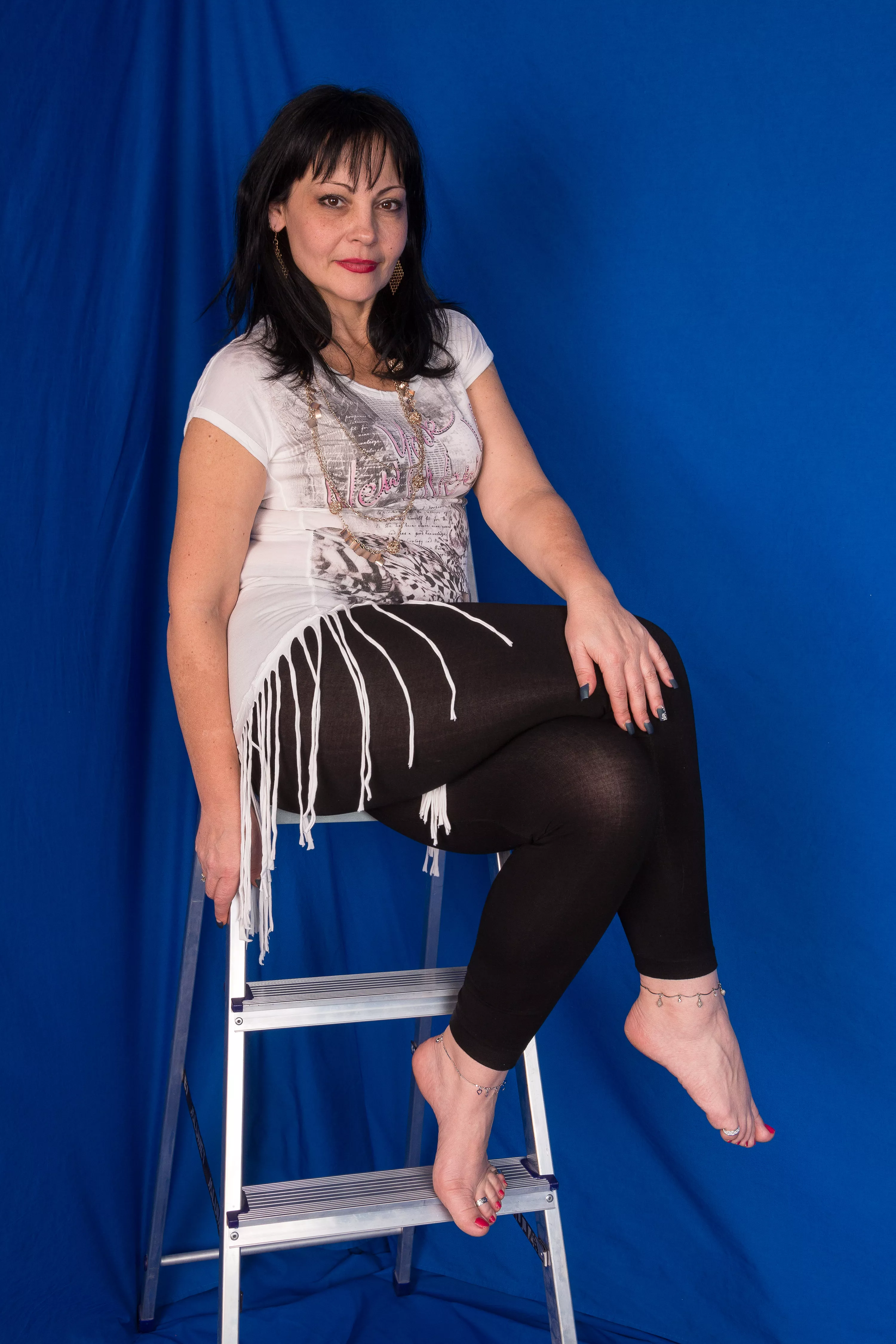 Mature brunette loves a stepladder posted by sexyfeetexpo