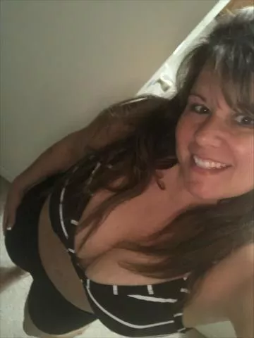 mature in a bikini posted by OmaDamavs