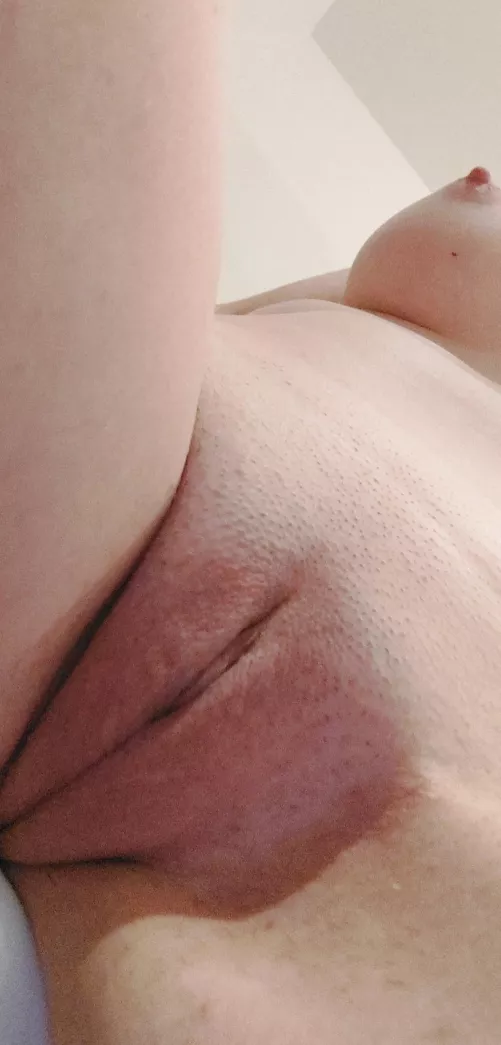 Mature mom after a fresh shave 😊 by dillydallyforever